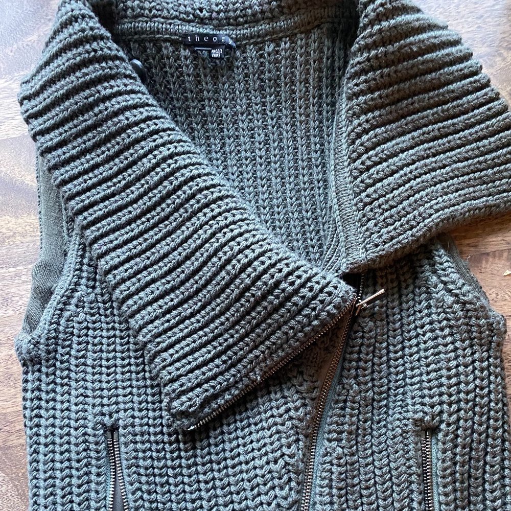 Theory green knit vest, size small